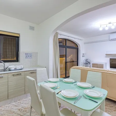 Large 3br With Private Balcony, St'pauls Bay By 360 Estates Apartmán