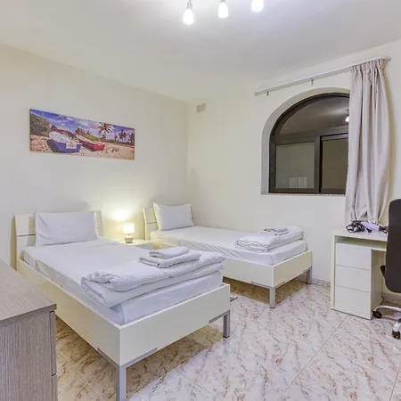 Large 3br With Private Balcony, St'pauls Bay By 360 Estates *
