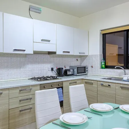 Apartment Large 3br With Private Balcony, St'pauls Bay By 360 Estates *