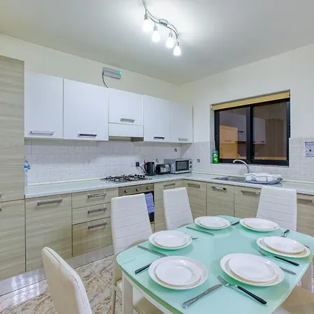 Large 3br With Private Balcony, St'pauls Bay By 360 Estates